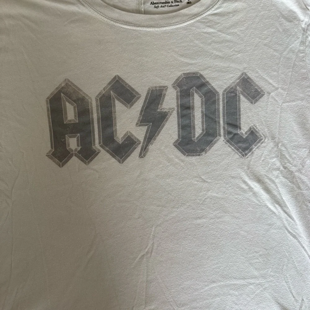 Abercrombie & Fitch AC/DC Cream Tee - Picture 4 of 6